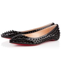 Ballerine Christian Louboutin Pigalle con borchie nere Ballerine Christian Louboutin Pigalle con borchie nere