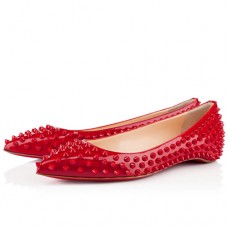 Ballerine Christian Louboutin Pigalle con borchie rosse Ballerine Christian Louboutin Pigalle con borchie rosse