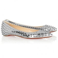 Ballerine Christian Louboutin Pigalle con borchie, colore argento Ballerine Christian Louboutin Pigalle con borchie, colore argento