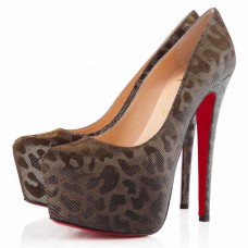 Sandali Christian Louboutin Daffodile con plateau da 160 mm, colore oro.